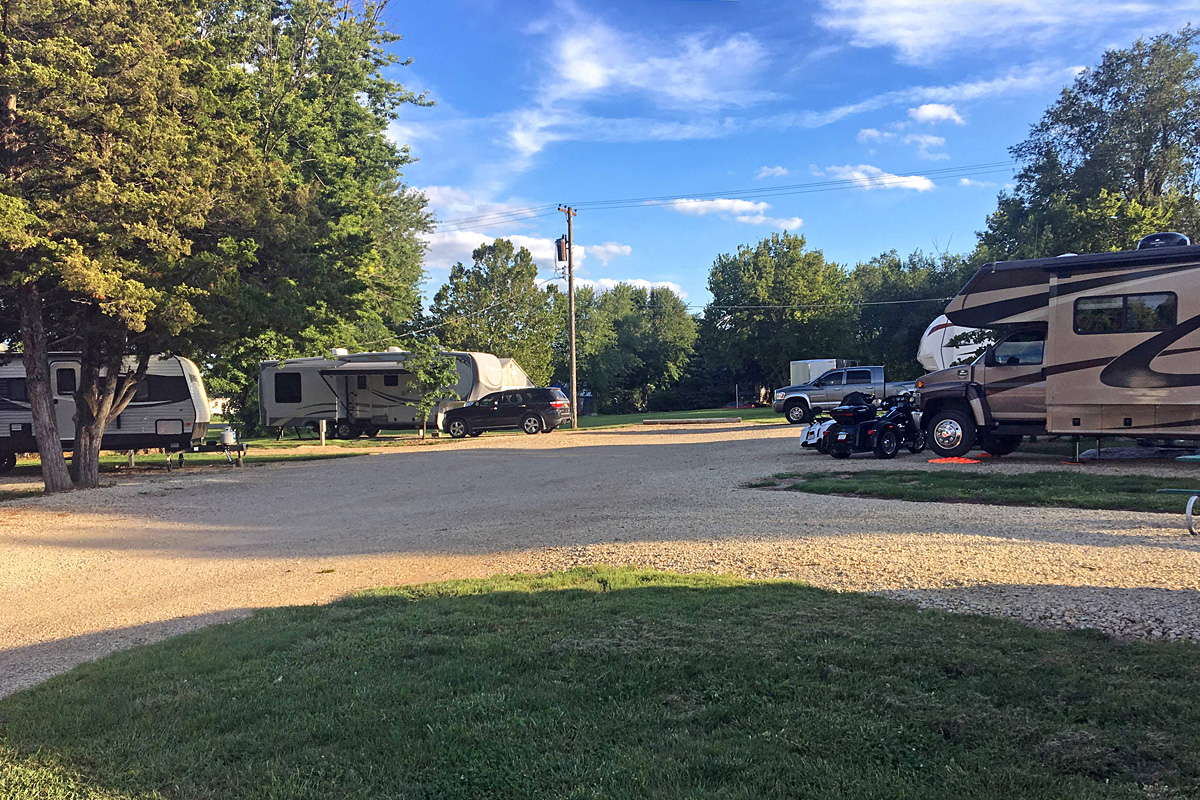 Campsites at Shandy’s Lakeside RV Park